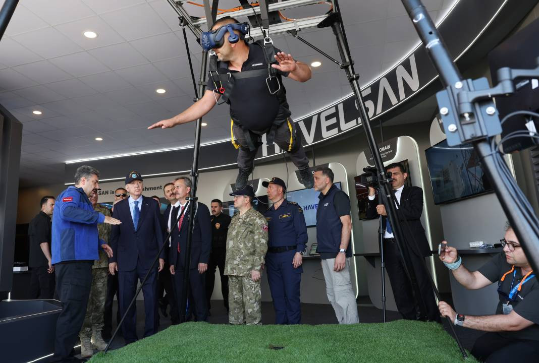 Erdoğan Savunma Sanayii Fuarı'nı gezdi - Resim: 37